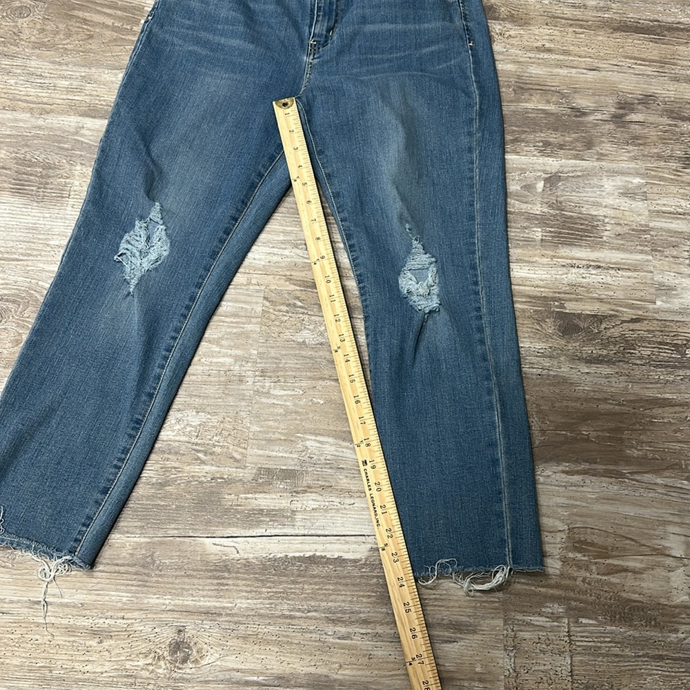 Levi Strauss mid rise boyfriend jeans size 12. - Picture 4 of 7